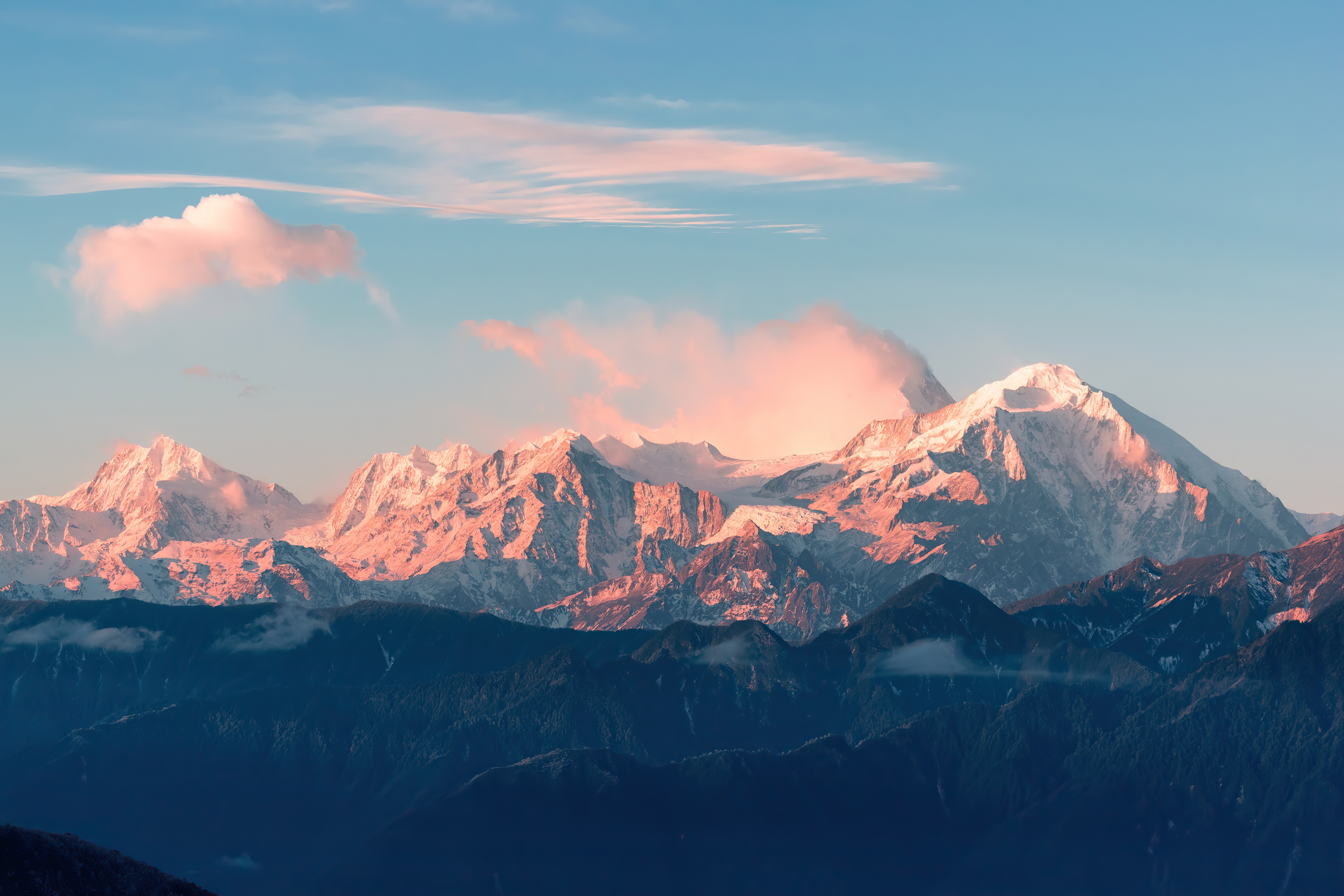 绝美自然 森林 景观 山 雪 天空 云 阳光 高清壁纸 6000×4000