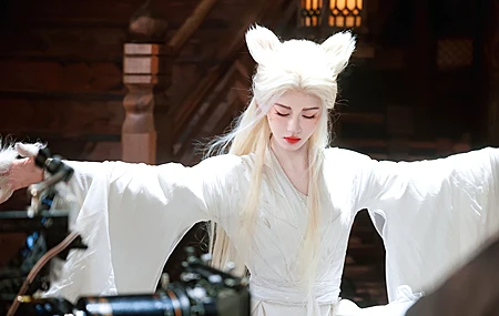 鞠婧祎 白发 狐狸 造型 美女 4K高清壁纸 3840×2400