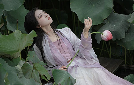 荷叶 荷花 古风 唯美 漂亮 女子 4K 美女古风 真人 壁纸 3840×2160