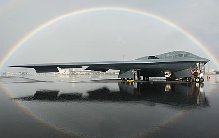 轰炸机 战略轰炸机 隐形 彩虹 雨 空军 技术 军事 车辆 军用飞机 飞机 天空 电脑 壁纸 3840×2160