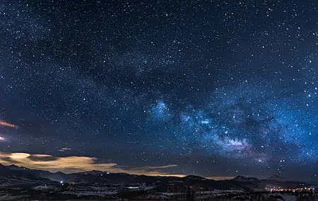 绝美自然 繁星 树木 夜晚 蓝色 天空 银河 星空 星夜 无水印壁纸 5751×3871