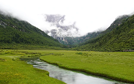 山景 自然 水 河流 云 草 山 4K高清壁纸 6000×3376