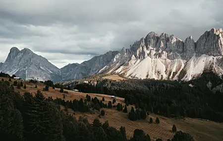 绚丽风景 自然 山脉 森林 云 雪 手机壁纸 5760×3840