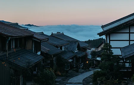 云 城市 街景 房屋 路径 4K高清壁纸 5472×3648