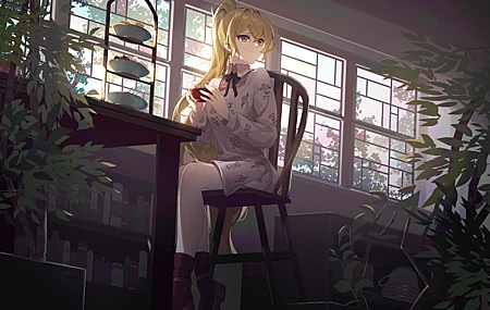 绝美金发 长发 室内 女人 绿眼睛 马尾辫 动漫 女孩 小女孩 碗 植物 椅子 连衣裙 高清壁纸 5165×2894