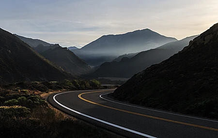 热门自然 风景 山脉 道路 薄雾 空旷 高清壁纸 3840×2160