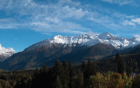 热门自然 风景 山脉 雪峰 云 天空 雪 树 壁纸 6143×2506