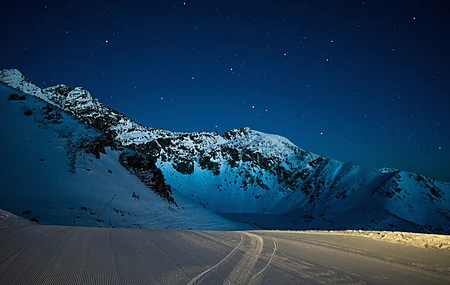 绝美特雷·拉特克利夫 摄影 风景 冬天 夜晚 星星 灯光 新西兰 雪 壁纸 7680×4320