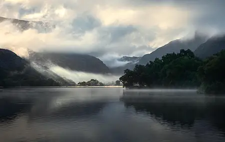 热门湖 风景 威尔士 自然 云 薄雾 天空 水 手机壁纸 8256×4644