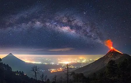 火山喷发 危地马拉 银河系 风景 桌面壁纸 3840×2160
