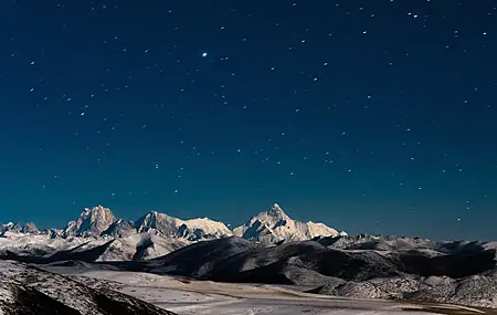 风景 星星 雪 山脉 繁星之夜 自然 4K高清壁纸 3840×2160
