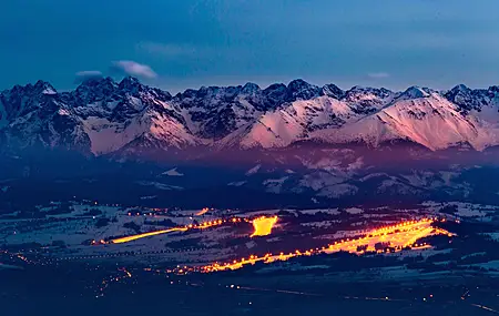 高清塔特拉山脉 雪山 滑雪胜地 黄昏 城市灯光 波兰 电脑 无水印壁纸 5472×3078