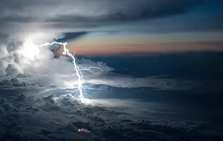 绚丽自然 风景 鸟瞰 云 天空 夜晚 闪电 电脑 桌面壁纸 4909×2761