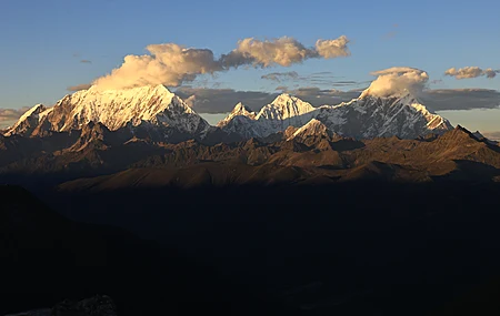 超清西藏 云 山 雪 自然 天空 日落 风景 夕阳 阳光 雪山 电脑 桌面壁纸 8192×5464