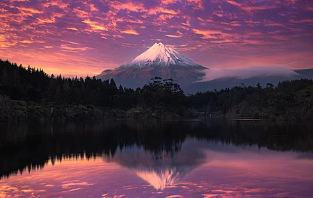 高清新西兰塔拉纳基山 山峰 日落 森林 树木 湖泊 电脑 壁纸 5120×2880