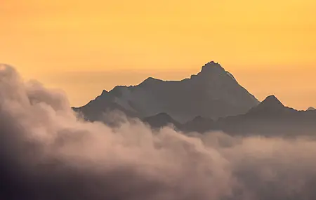 绝美自然 山顶 山景 风景 摄影 云 日落 夕阳 阳光 山脉 天空 电脑 壁纸 5400×3038