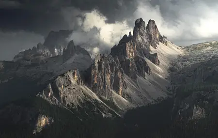 超清山脉 风景 自然 云 悬崖 森林 桌面壁纸 7147×4767