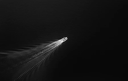 船 水 波浪 水波纹 单色照片 壁纸 5811×3874