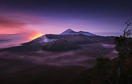 自然 景观 山脉 树木 火山 云 星星 夜雾 4K壁纸 4000×2200