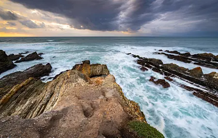风景 摄影 海洋 悬崖 小径 天空 水 云 岩石 波浪 4K高清壁纸 6144×3825