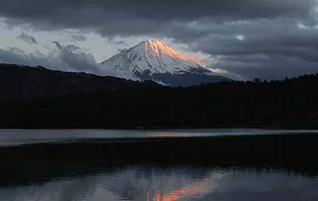 热门自然 风景 山 云 树 水 湖水 涟漪 雪山 高清壁纸 3840×2160