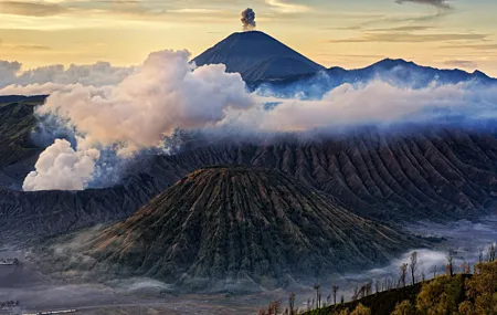 精选风景 自然 森林 岛屿 印度 火山 烟雾 壁纸 5915×3697