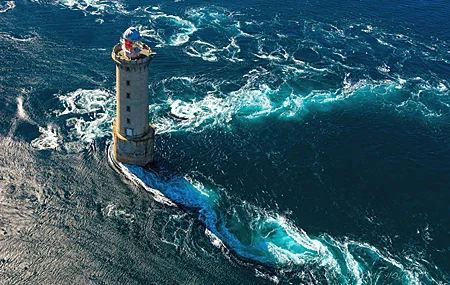 超清塔 灯塔 海 波浪 自然 蓝色 海岸线 无水印壁纸 3840×2560