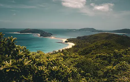 景观 岛屿 自然 森林 海滩 海洋 云 4K高清壁纸 5184×3456