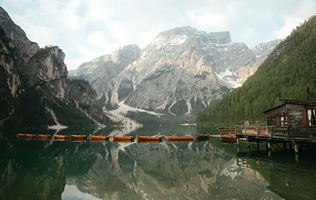 风景 自然 水 湖 倒影 船 山 雪 高清壁纸 6986×4657