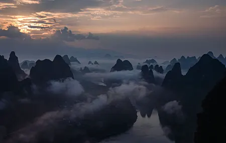 高清湖泊 雾 山顶 山峦 连绵 国画 国风 神韵 手机壁纸 7907×5272