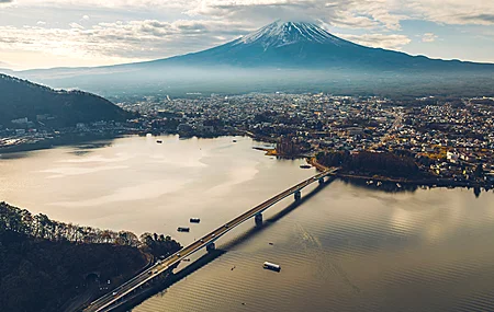 自然 风景 树木 河流 水 桥梁 城镇 雾 天空 云 船 远景 无人机 照片 手机壁纸 3840×2160