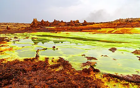 热门风景 自然 火山 池塘 酸池 硫池 天空 倒影 云朵 水面 高清壁纸 3840×2560