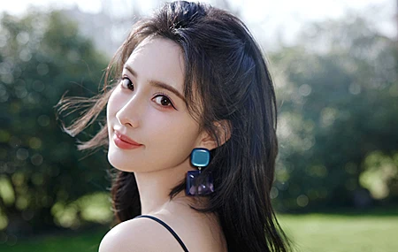 长发 回头 美女 孟子义 4K高清壁纸 3840×2160
