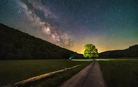 唯美自然 银河 道路 夜晚 星星 弱光 桌面壁纸 6016×4016