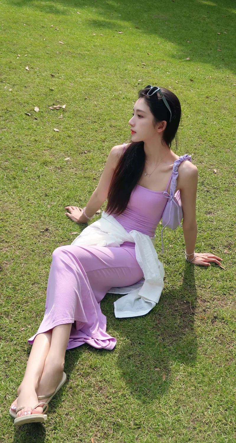 经典绿色 草地 美女 肖雨 4k 手机竖屏 手机1080P 无水印壁纸 2160×3840