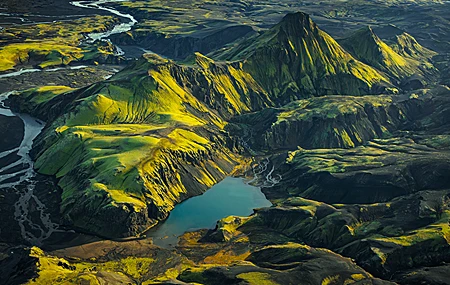 唯美自然 景观 水 湖 山 丘陵 草 河 黑沙 手机壁纸 3840×2160
