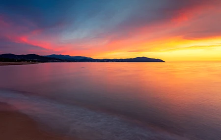 精选自然 景观 沙子 海滩 山脉 远景 云 天空 水 地平线 日落 壁纸 5884×3268